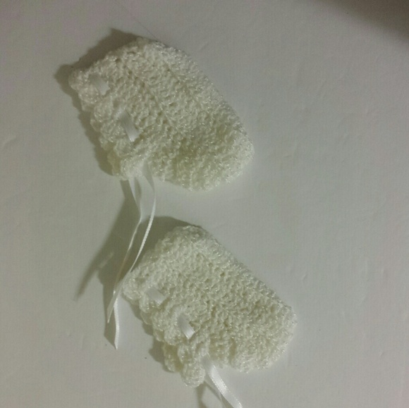 Sweater, Booties and Hat Baby Outfit sz 6 -9 Crocheted HANDMADE - Picture 3 of 4